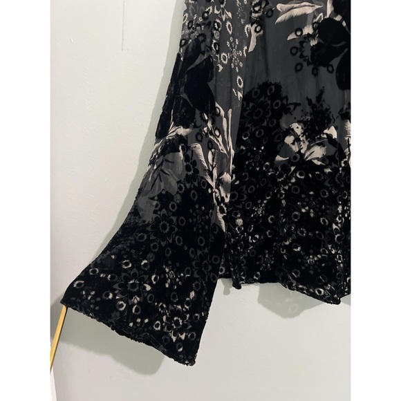Harari Blouse Women’s Medium Black Velvet Button Silk Floral Whimsigoth Boho - Picture 9 of 13